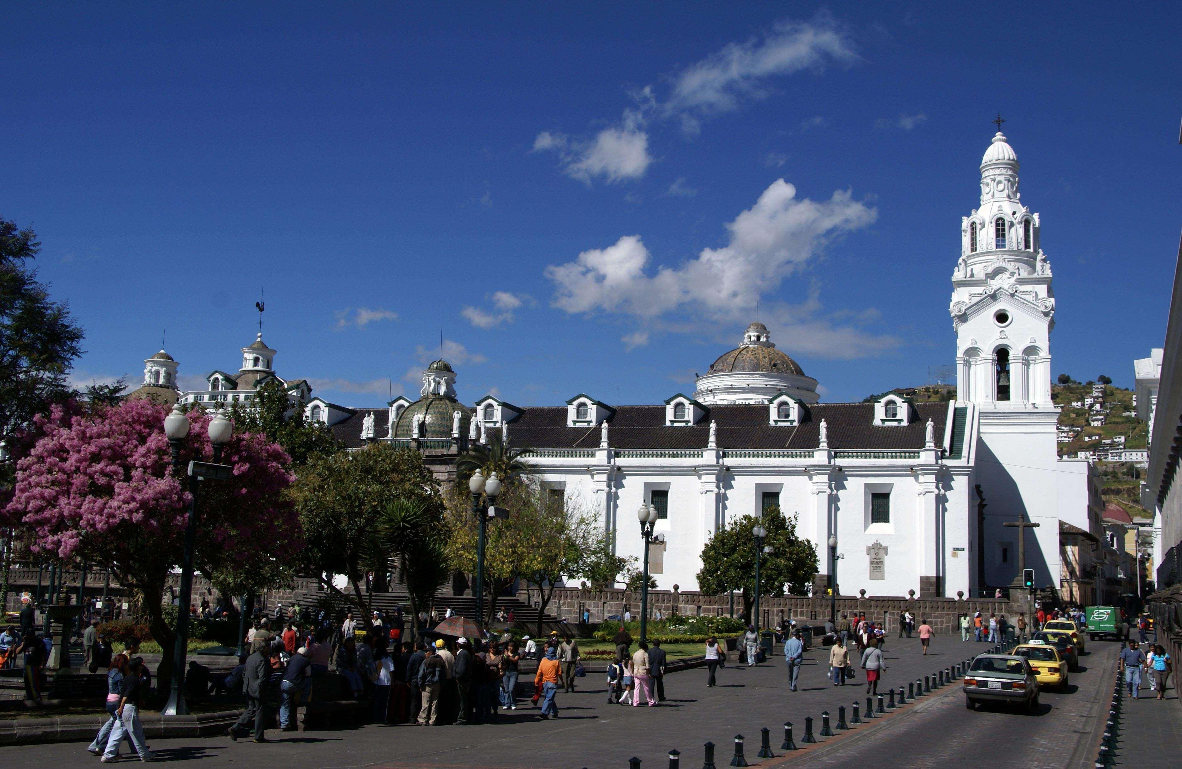 Hilton Colon Quito Hotel Exterior photo